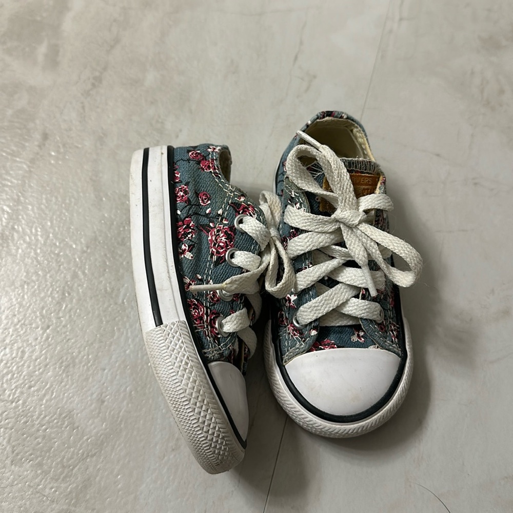 Floral Converse